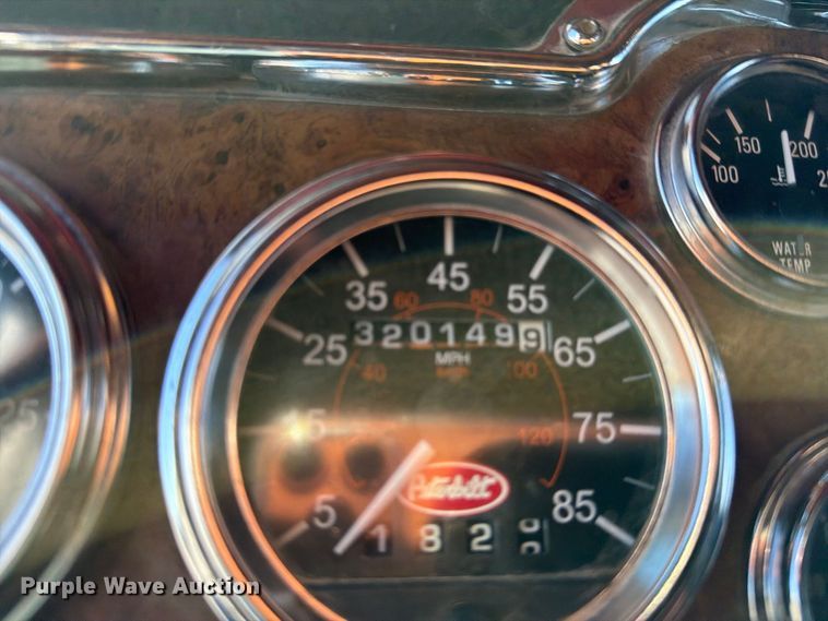 image for item DV8704 2003 Peterbilt 379 semi truck