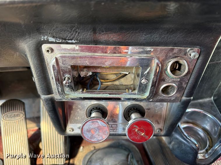 image for item DV8704 2003 Peterbilt 379 semi truck