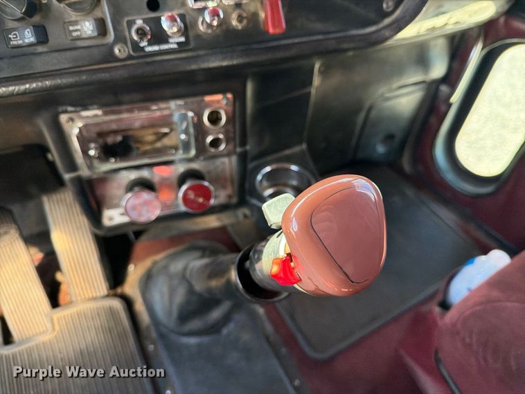 image for item DV8704 2003 Peterbilt 379 semi truck