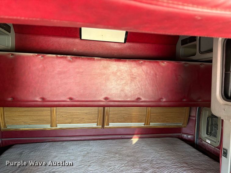 image for item DV8704 2003 Peterbilt 379 semi truck