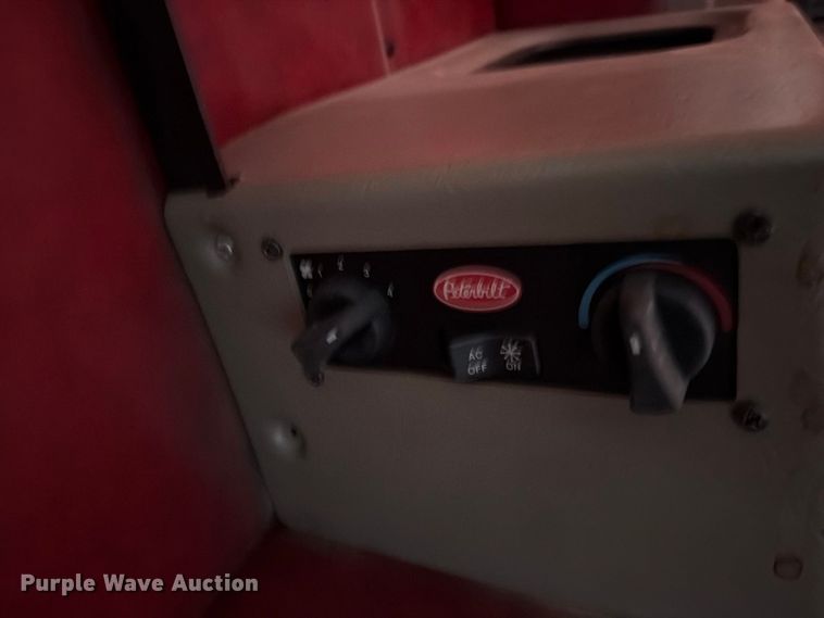 image for item DV8704 2003 Peterbilt 379 semi truck