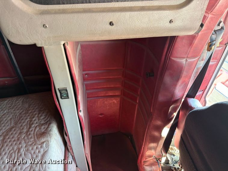 image for item DV8704 2003 Peterbilt 379 semi truck