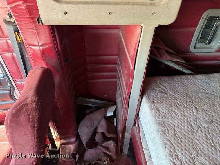 image for item DV8704 2003 Peterbilt 379 semi truck