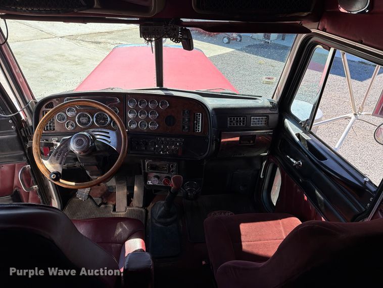 image for item DV8704 2003 Peterbilt 379 semi truck