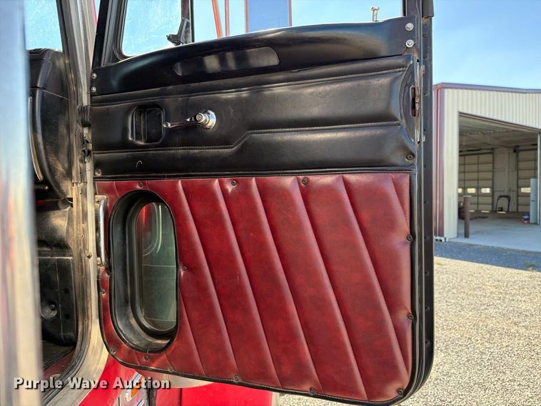 image for item DV8704 2003 Peterbilt 379 semi truck