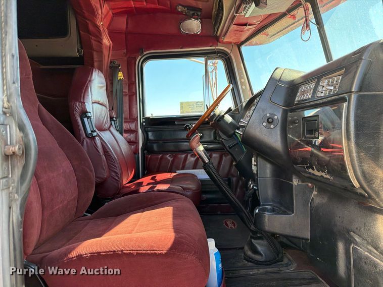 image for item DV8704 2003 Peterbilt 379 semi truck