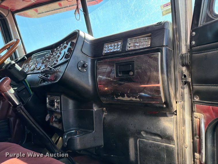 image for item DV8704 2003 Peterbilt 379 semi truck
