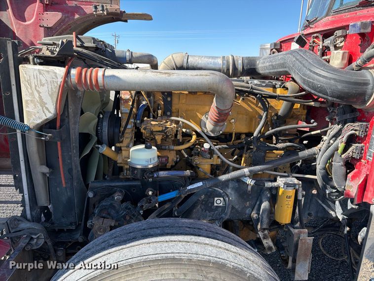 image for item DV8704 2003 Peterbilt 379 semi truck