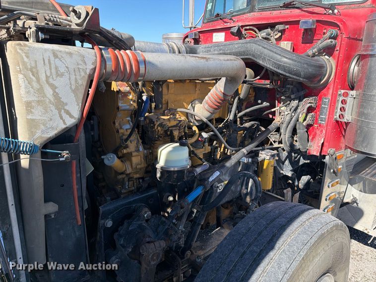 image for item DV8704 2003 Peterbilt 379 semi truck