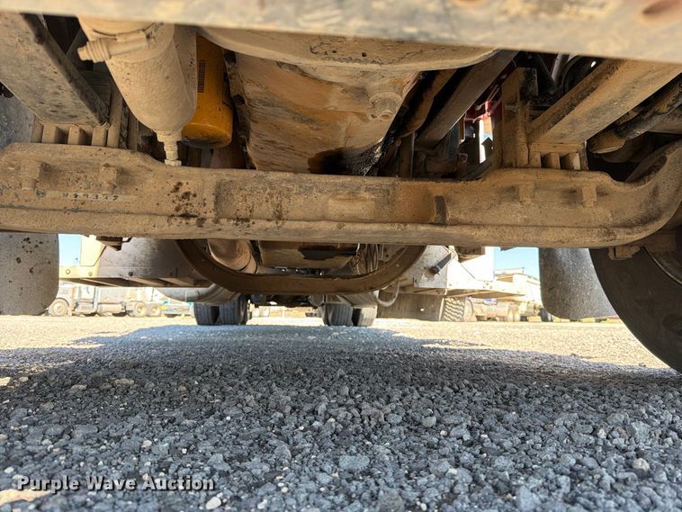 image for item DV8704 2003 Peterbilt 379 semi truck