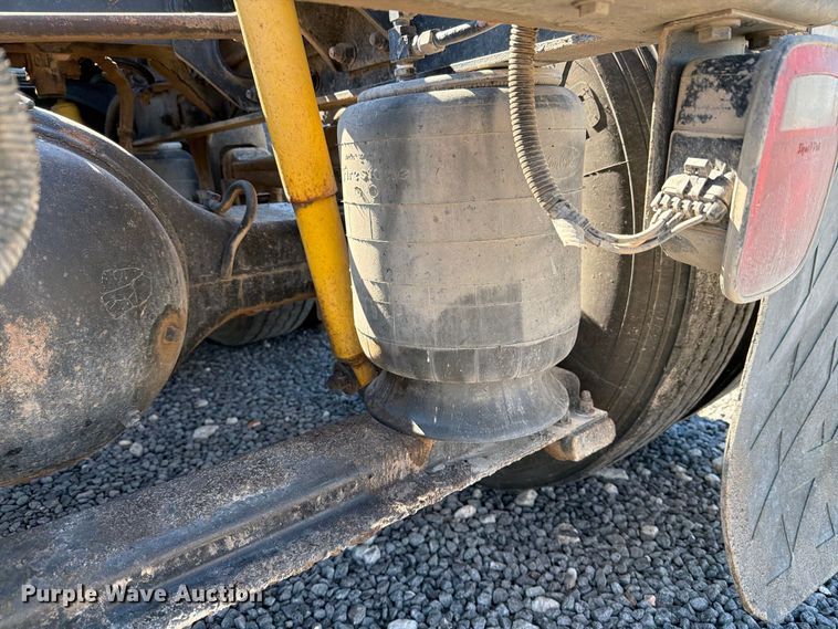 image for item DV8704 2003 Peterbilt 379 semi truck