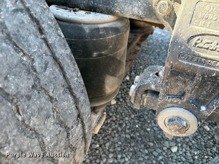 image for item DV8704 2003 Peterbilt 379 semi truck