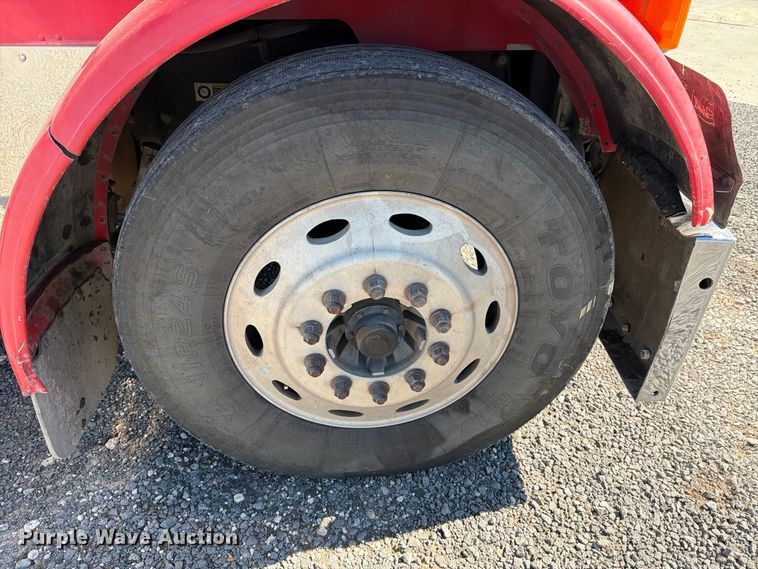 image for item DV8704 2003 Peterbilt 379 semi truck