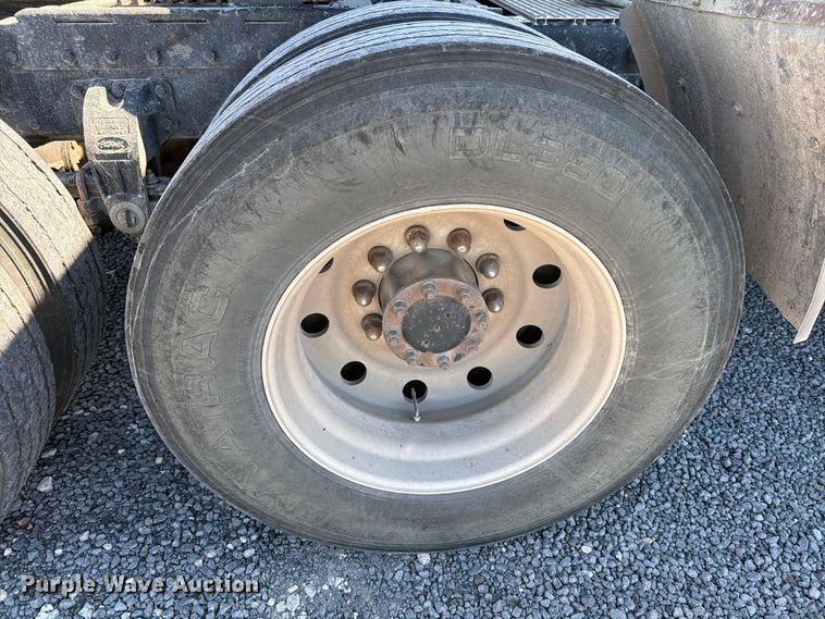image for item DV8704 2003 Peterbilt 379 semi truck