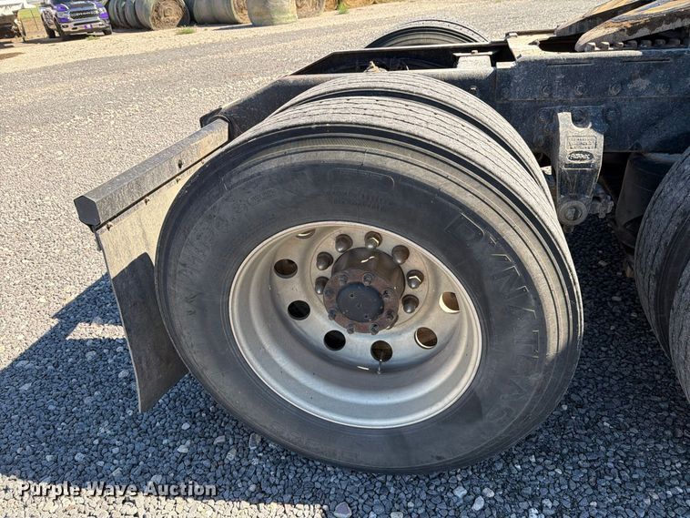 image for item DV8704 2003 Peterbilt 379 semi truck