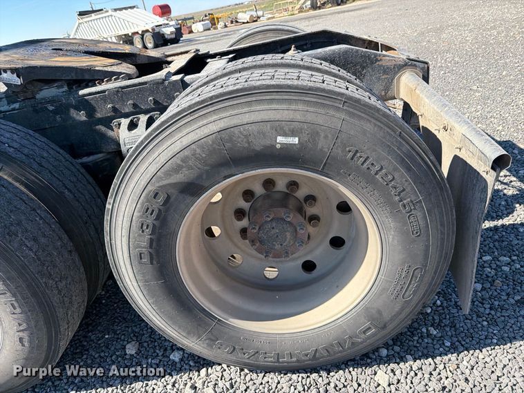 image for item DV8704 2003 Peterbilt 379 semi truck