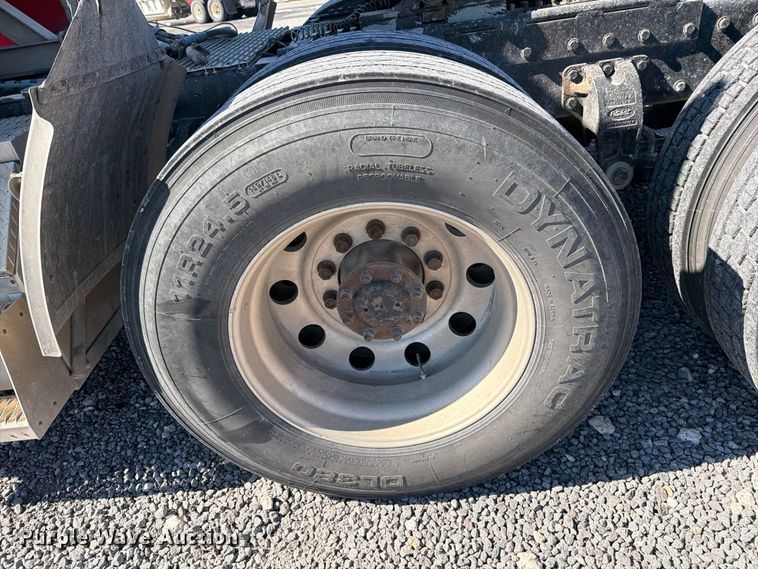 image for item DV8704 2003 Peterbilt 379 semi truck