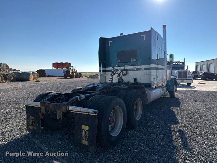 image for item DV8708 2000 Peterbilt 379 semi truck