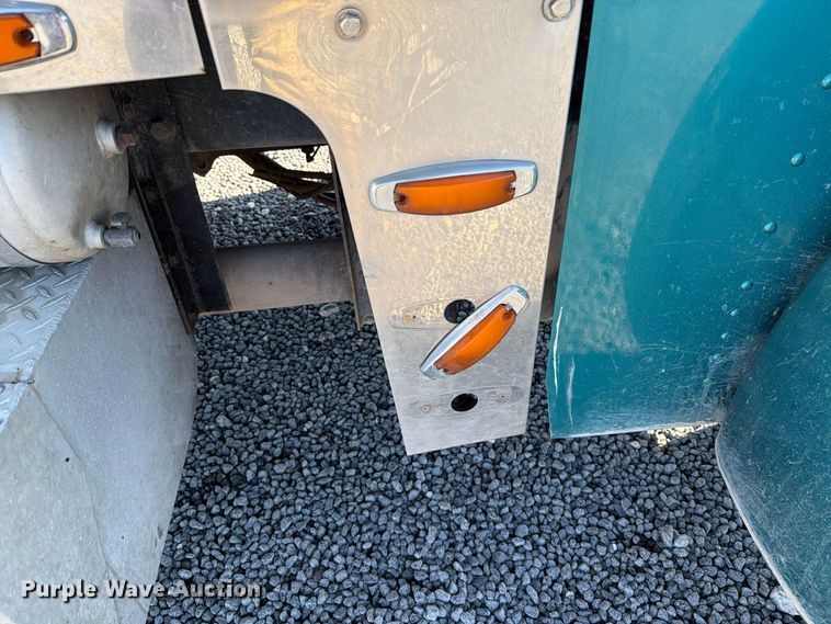image for item DV8708 2000 Peterbilt 379 semi truck