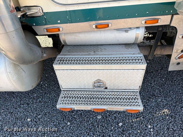 image for item DV8708 2000 Peterbilt 379 semi truck
