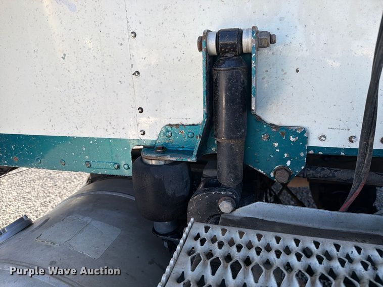image for item DV8708 2000 Peterbilt 379 semi truck