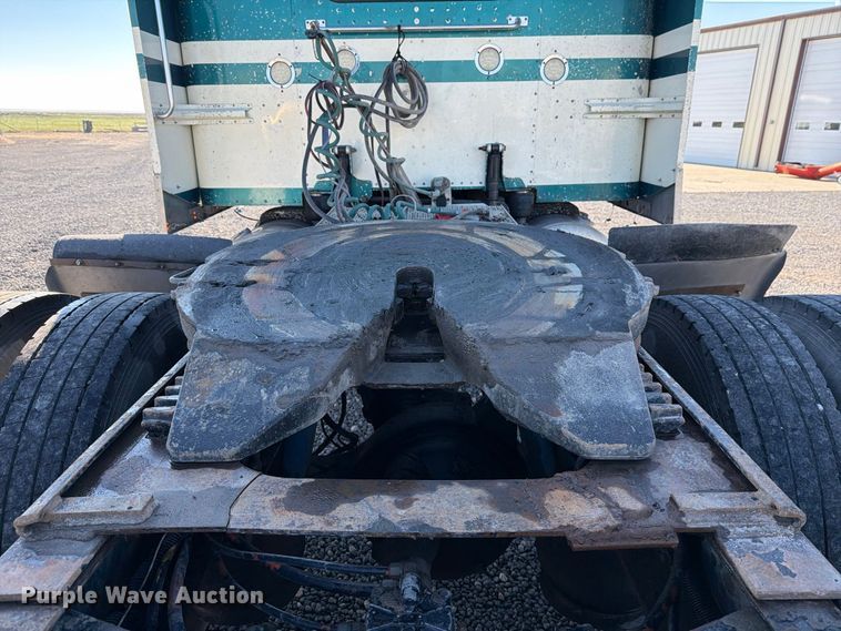 image for item DV8708 2000 Peterbilt 379 semi truck