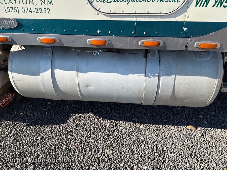 image for item DV8708 2000 Peterbilt 379 semi truck