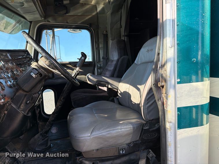 image for item DV8708 2000 Peterbilt 379 semi truck