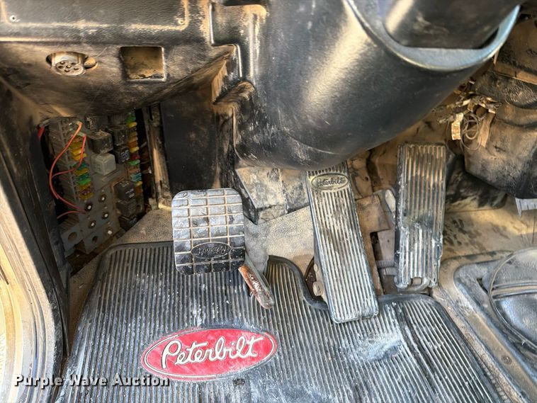 image for item DV8708 2000 Peterbilt 379 semi truck