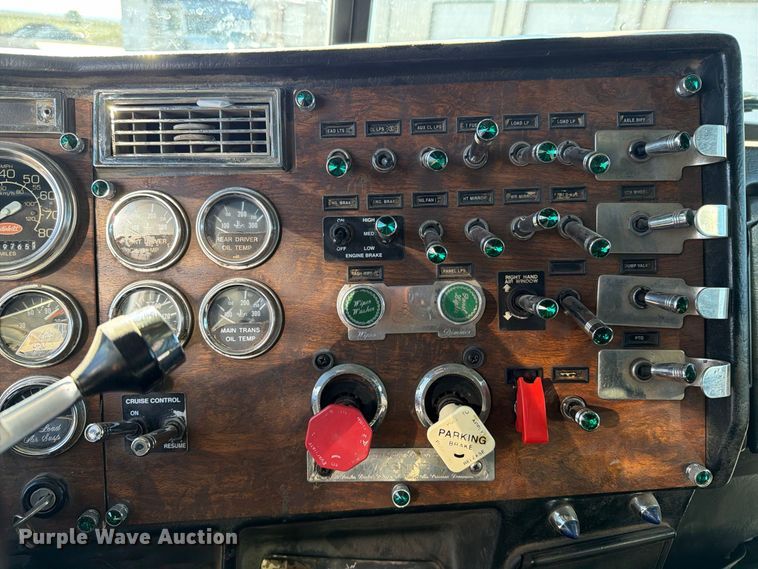 image for item DV8708 2000 Peterbilt 379 semi truck