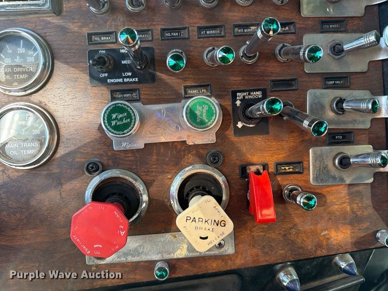 image for item DV8708 2000 Peterbilt 379 semi truck