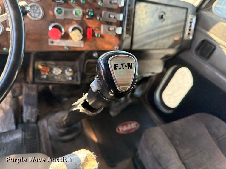 image for item DV8708 2000 Peterbilt 379 semi truck