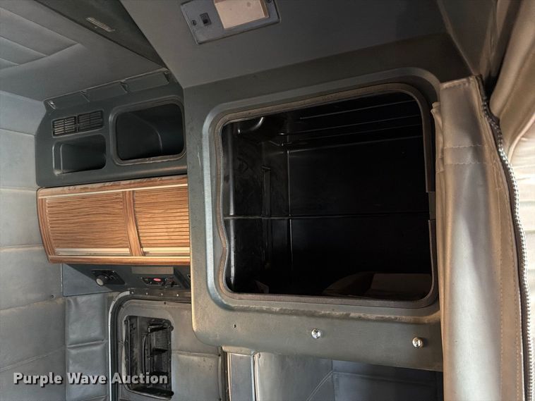 image for item DV8708 2000 Peterbilt 379 semi truck