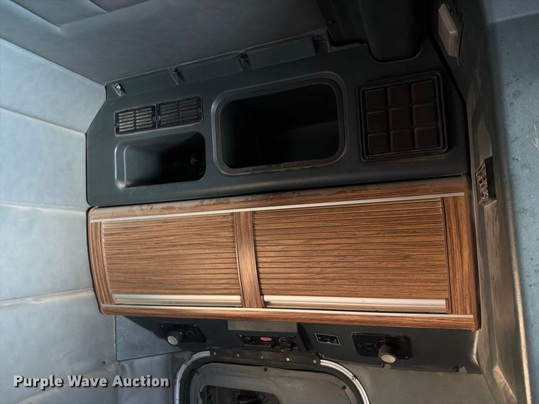 image for item DV8708 2000 Peterbilt 379 semi truck