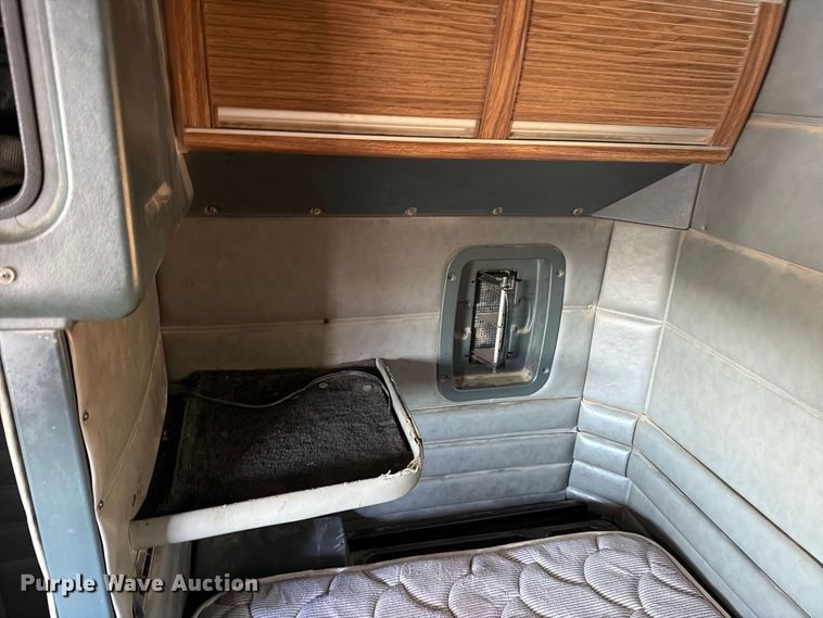 image for item DV8708 2000 Peterbilt 379 semi truck