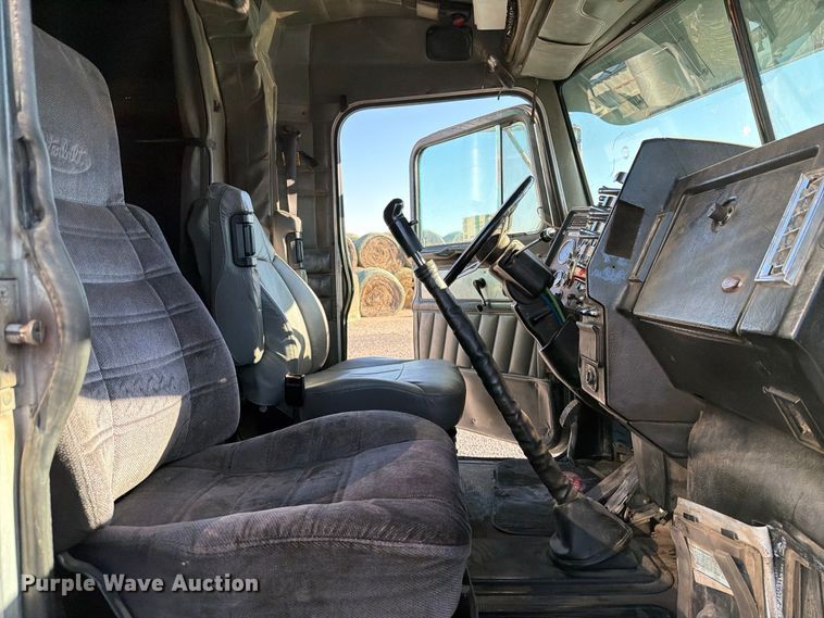 image for item DV8708 2000 Peterbilt 379 semi truck