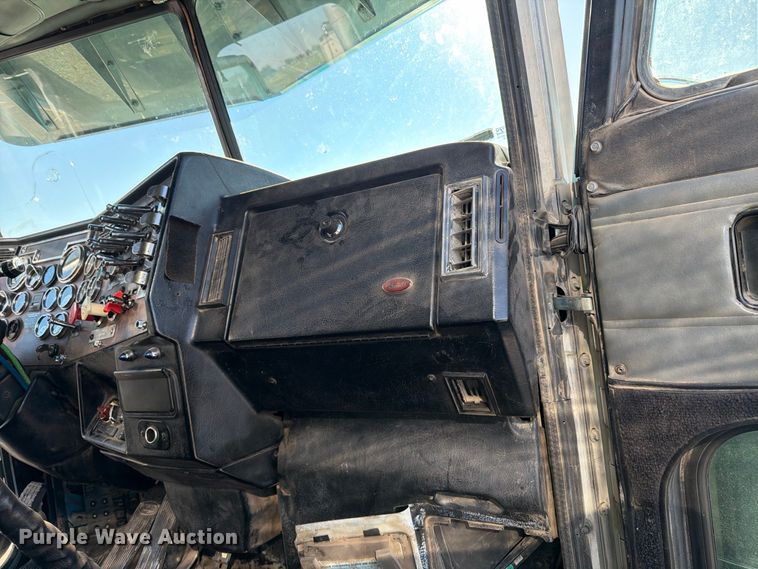 image for item DV8708 2000 Peterbilt 379 semi truck