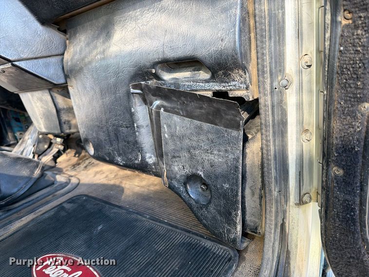 image for item DV8708 2000 Peterbilt 379 semi truck