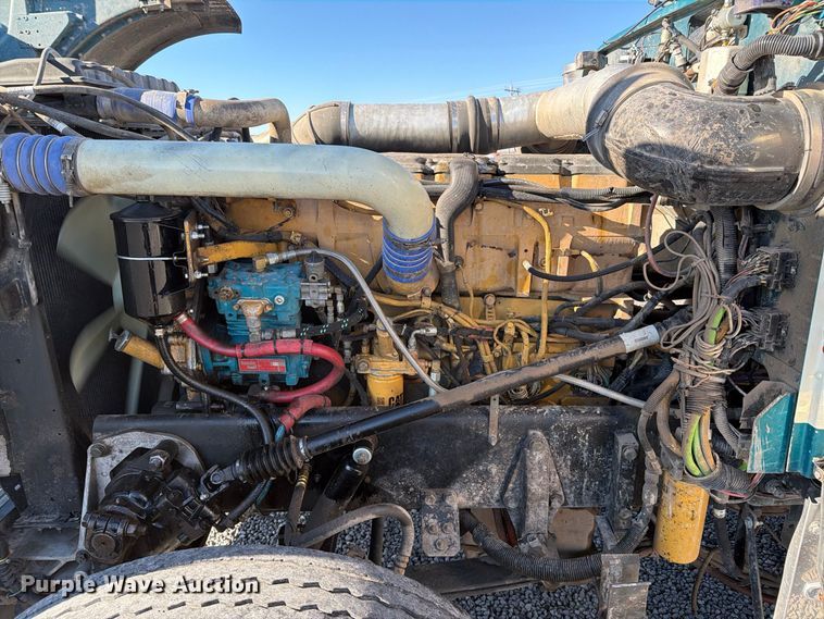 image for item DV8708 2000 Peterbilt 379 semi truck