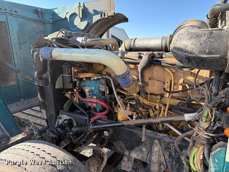 image for item DV8708 2000 Peterbilt 379 semi truck