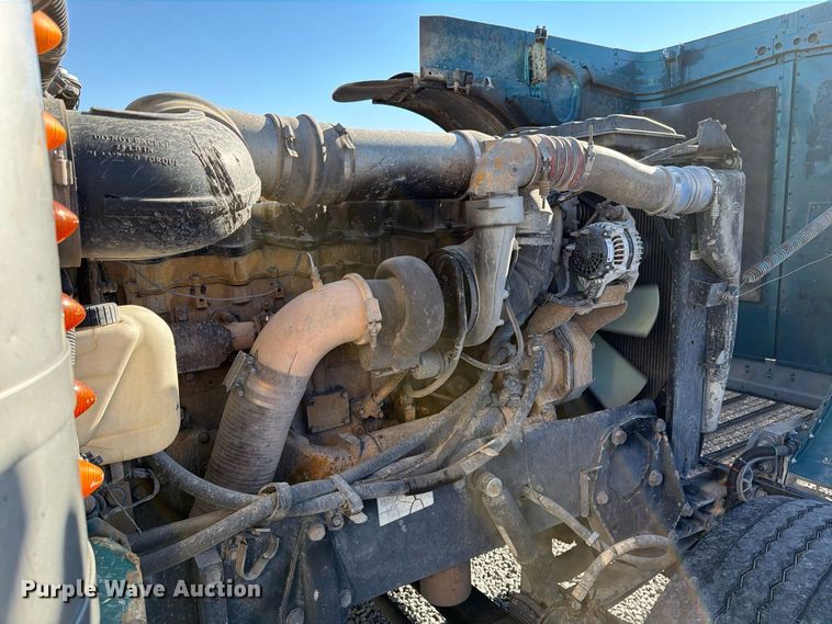 image for item DV8708 2000 Peterbilt 379 semi truck