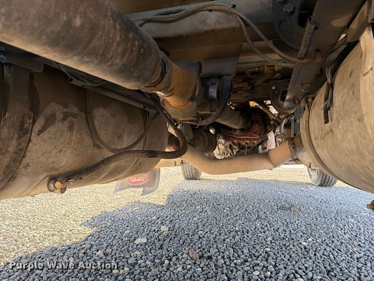 image for item DV8708 2000 Peterbilt 379 semi truck