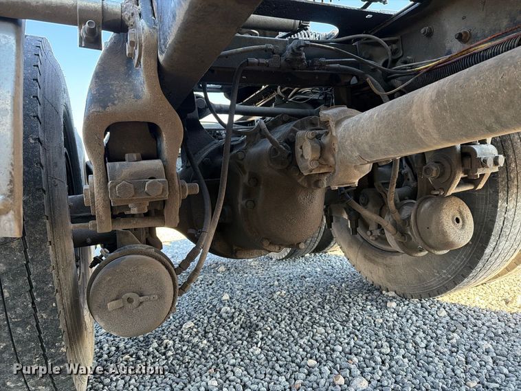 image for item DV8708 2000 Peterbilt 379 semi truck