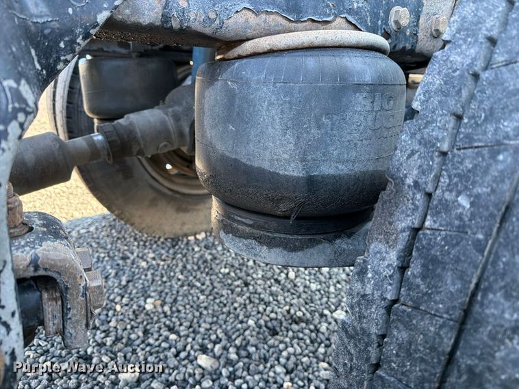 image for item DV8708 2000 Peterbilt 379 semi truck