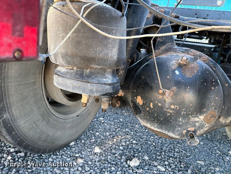 image for item DV8708 2000 Peterbilt 379 semi truck