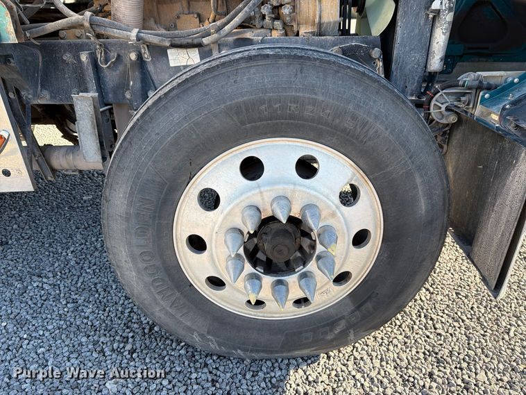 image for item DV8708 2000 Peterbilt 379 semi truck