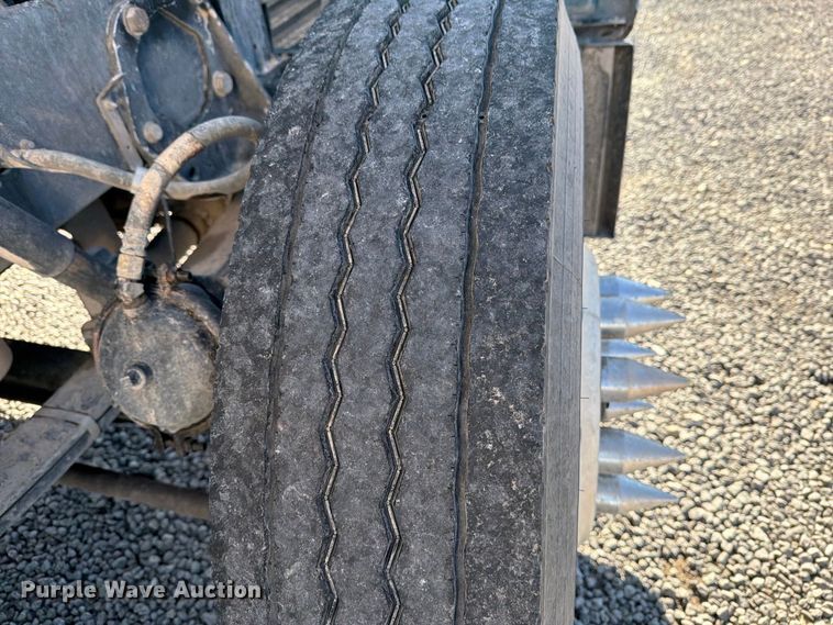 image for item DV8708 2000 Peterbilt 379 semi truck