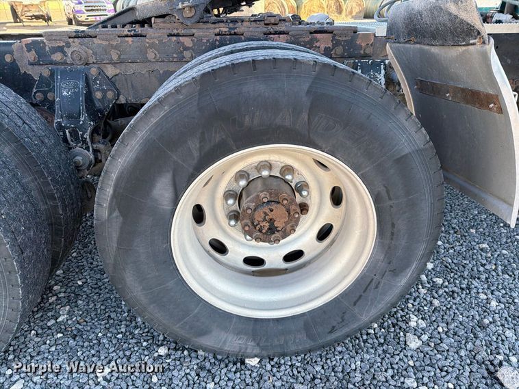 image for item DV8708 2000 Peterbilt 379 semi truck
