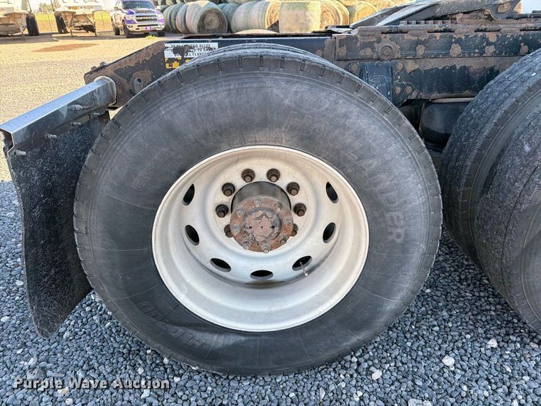 image for item DV8708 2000 Peterbilt 379 semi truck