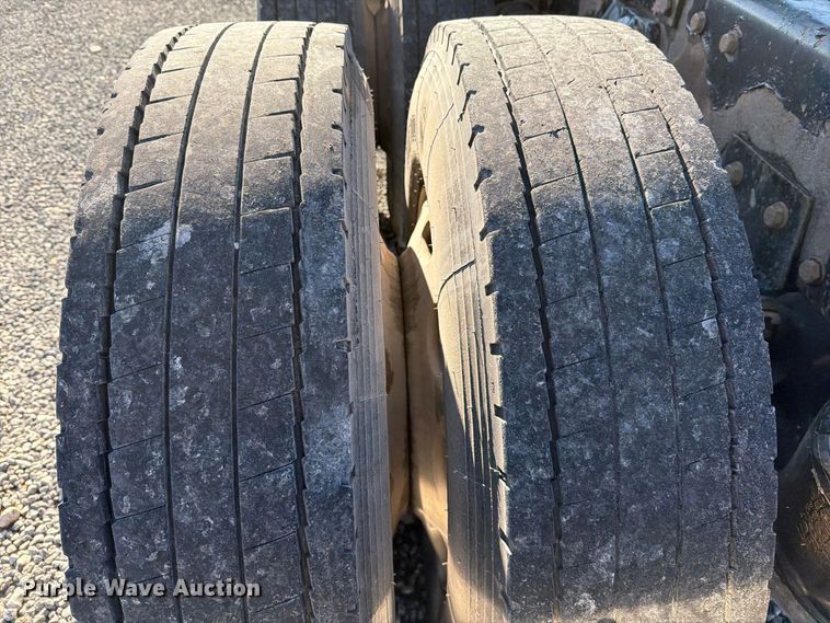 image for item DV8708 2000 Peterbilt 379 semi truck